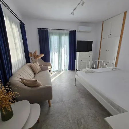Sun & Moon Apartment Áfitos